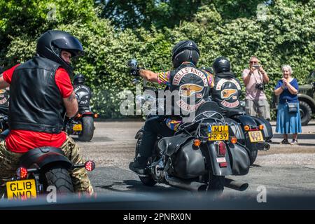 Gli Hells Angels si incontrano alla stazione di servizio, West Sussex Foto Stock