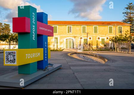 Pafos capitale europea del turismo intelligente 2023 logo, Piazza Kennedy, Pafos città vecchia (Ktima), Cipro. Foto Stock