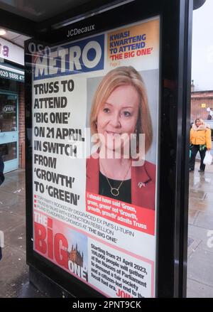 Turnpike Lane, Londra, Regno Unito. 20th aprile 2023. Spoof cartelloni per la rivolta dell'estinzione che organizzerà la loro protesta climatica 'Big One' nel centro di Londra. Credit: Matthew Chattle/Alamy Live News Foto Stock