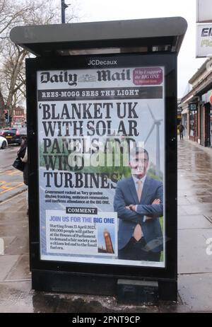 Turnpike Lane, Londra, Regno Unito. 20th aprile 2023. Spoof cartelloni per la rivolta dell'estinzione che organizzerà la loro protesta climatica 'Big One' nel centro di Londra. Credit: Matthew Chattle/Alamy Live News Foto Stock