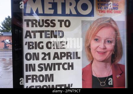 Turnpike Lane, Londra, Regno Unito. 20th aprile 2023. Spoof cartelloni per la rivolta dell'estinzione che organizzerà la loro protesta climatica 'Big One' nel centro di Londra. Credit: Matthew Chattle/Alamy Live News Foto Stock