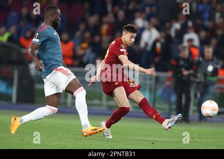 Roma, Italia. Aprile 20, 2023. Lutshel Geertruida di Feyenoord, Stephan EL Shaarawy di Roma in azione durante la partita di calcio UEFA Europa League 2023, quarti di finale, COME Roma vs Feyenoord allo stadio olimpico di Roma. Credit: Independent Photo Agency/Alamy Live News Foto Stock