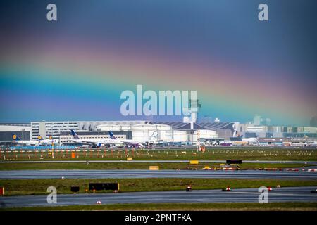 Aeroporto di Francoforte, dopo un intenso temporale, arcobaleno, fra, Assia, Germania, Foto Stock