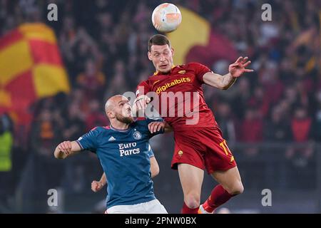 20-04-2023: Sport: Roma contro Feyenoord ROMA, ITALIA - 20 APRILE: Gernot Trauner (Feyenoord Rotterdam) e Andrea Belotti (COME Roma) durante il quarto d'ora Foto Stock