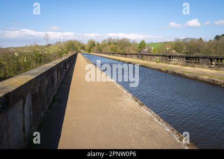 19.04.023 Lancaster, Lancashire, Regno Unito. L'acquedotto di Lune è un acquedotto navigabile che porta il canale di Lancaster sul fiume Lune, sul lato est Foto Stock