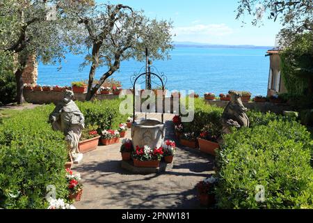 Giardino Grazia Deledda, Sirmione. Lago di Garda, Lago di Garda, Gardasee Foto Stock