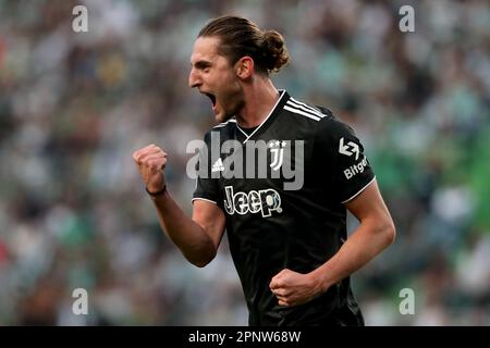 Lisbona, Portogallo. 20th Apr, 2023. ADRIEN RABIOT della Juventus festeggia dopo aver segnato un gol durante la seconda tappa della finale della UEFA Europa League tra Sporting CP e Juventus FC allo stadio Alvalade. (Credit Image: © Pedro Fiuza/ZUMA Press Wire) SOLO PER USO EDITORIALE! Non per USO commerciale! Foto Stock