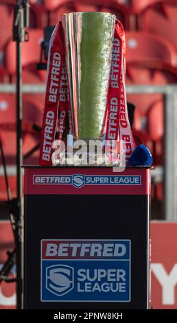 St Helens, Merseyside, Inghilterra 20th aprile 2023. Il trofeo Super League in mostra, durante il St Helens Rugby Football Club V Warrington Wolves Rugby Football Club, al Totally Wicked Stadium, nella Betfred Super League. (Credit Image: ©Cody Froggatt/Alamy Live news) Foto Stock