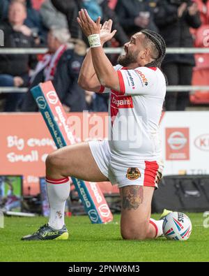 St Helens, Merseyside, Inghilterra 20th aprile 2023. St Helens Konrad Hurrell celebra la prova di apertura della partita, durante il St Helens Rugby Football Club V Warrington Wolves Rugby Football Club, al Totally Wicked Stadium, nella Betfred Super League. (Credit Image: ©Cody Froggatt/Alamy Live news) Foto Stock