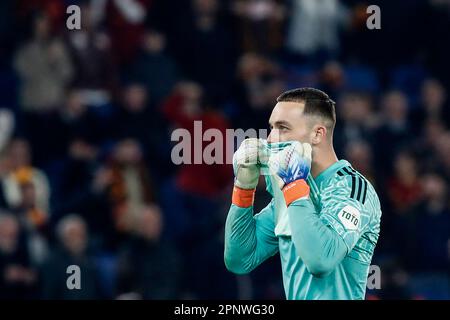 Roma, Italia. 20th Apr, 2023. Justin Bijlow, portiere di Feyenoord, reagisce durante la partita di calcio di seconda tappa della UEFA Europa League tra Roma e Feyenoord allo stadio olimpico di RomeÕs, il 20 aprile 2023. Roma ha sconfitto Feyenoord 4-1 (4-2 in totale) per unirsi alla partita semifinale. Credit: Riccardo De Luca - Update Images/Alamy Live News Foto Stock