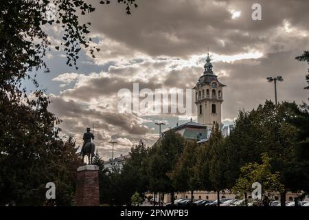 Foto del municipio di Szeged, chiamato anche Varoshaza, è un importante punto di riferimento della città, situato sulla piazza szechenyi ter. Foto Stock