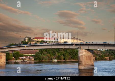 Foto della fortezza Novi Sad (Petrovaradin), uno dei monumenti più rappresentativi della Voivodina, famosa per il suo festival musicale, Exit, che si svolge Foto Stock