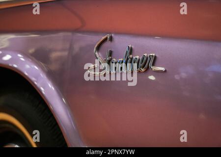 Istambul, turchia - Agosto, 2021: Logo 1961 Ford Galaxie Starliner Hardtop . Foto di alta qualità Foto Stock