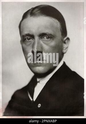 Studio ritratto di Adolf Hitler, leader della Germania nazista. Riproduzione di foto d'epoca. Foto Stock