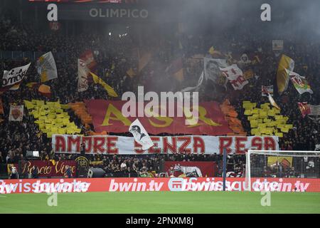 Roma, Lazio. 20th Apr, 2023. I tifosi Rom durante la partita della UEFA Europa LEAGUE COME Roma contro Feyenoord allo stadio Olimpico di Roma, 20th aprile 2023. $Fotografo01 di credito: Agenzia indipendente di foto/Alamy Live News Foto Stock