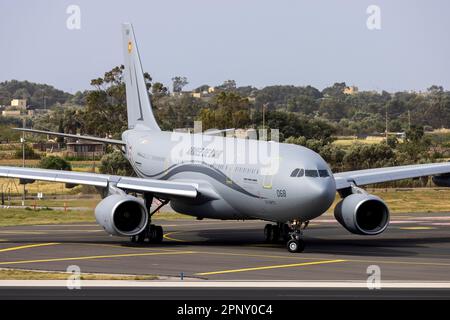 L'Airbus dell'Aeronautica militare Francese A330-243(MRTT) (Reg: MRTT068) parte da Malta dopo essere stato dipinto presso lo stabilimento ACM. Foto Stock