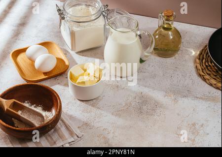 ingredienti per preparare la pastella per pancake Foto Stock