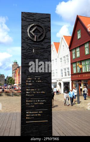 Antichi edifici anseatici in legno facenti parte del Bryggen, patrimonio dell'umanità dell'UNESCO, Bergen City, Hordaland, Norvegia, Scandinavia Europa, Foto Stock