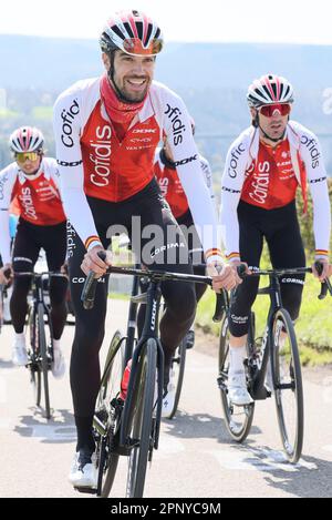 Remouchamps, Belgio. 21st Apr, 2023. Il tedesco Simon Geschke di Cofidis (L), raffigurato in azione durante una sessione di allenamento e ricognizione in pista, davanti alla gara ciclistica di un giorno Liegi-Bastogne-Liegi, a Remouchamps, Aywaille, venerdì 21 aprile 2023. BELGA PHOTO BENOIT DOPPAGNE Credit: Belga News Agency/Alamy Live News Foto Stock