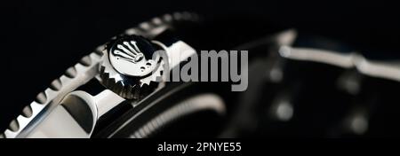 Bangkok Thailandia - Febbraio 20,2022 : Vista ravvicinata del lato di un orologio Rolex GMT-Master II 'Batman'40mm Steel Ceramic Wrist Watch uomo Foto Stock