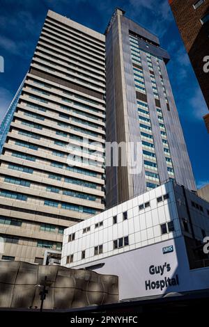 Guy's Hospital Tower. Ragazzi London Hospital Tower nel sud di Londra UK. Uno degli edifici ospedalieri più grandi del mondo. Costruito nel 1974, gli Architetti Watkins Gray. Foto Stock