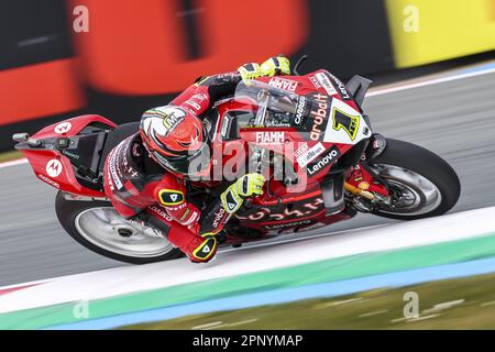 ASSEN - Alvaro Bautista (SPA) sulla sua Ducati durante le prove libere per la gara mondiale Superbike sul TT Circuit Assen. ANP VINCENT JANNINK Foto Stock