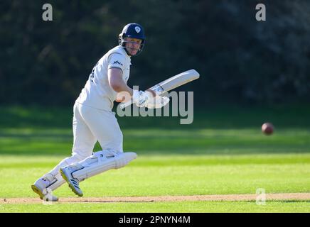 Tom Wood battendo per un Derbyshire 2nd XI contro Nottinghamshire 2nd XI Foto Stock