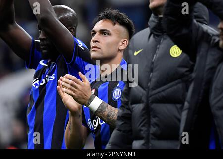 Lautaro Martinez del FC Internazionale festeggia al termine della partita di calcio della Champions League tra FC Internazionale e SL Benfica a San Sir Foto Stock