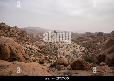 Valle del deserto nei dintorni di Tafraoute. Foto Stock