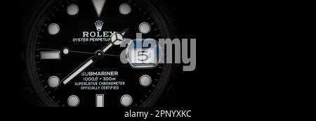 Bangkok Thailandia - Gennaio 28,2021:primo piano Rolex Submariner Data acciaio nero Ceramica uomo orologio da polso Foto Stock