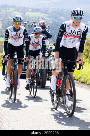 Remouchamps, Belgio. 21st Apr, 2023. Lo sloveno Tadej Pogacar e i compagni di squadra del Team Emirates degli Emirati Arabi Uniti hanno ritratto in azione durante una sessione di allenamento e ricognizione in pista, davanti alla gara ciclistica di un giorno Liegi-Bastogne-Liegi, a Remouchamps, Aywaille, venerdì 21 aprile 2023. BELGA PHOTO BENOIT DOPPAGNE Credit: Belga News Agency/Alamy Live News Foto Stock