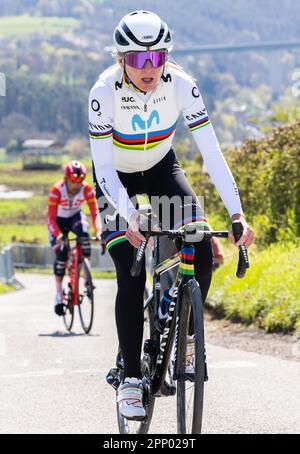 Remouchamps, Belgio. 21st Apr, 2023. L'olandese Annemiek van Vleuten del Movistar Team ha mostrato in azione durante una sessione di allenamento e ricognizione in pista, davanti alla gara ciclistica di un giorno Liegi-Bastogne-Liegi, a Remouchamps, Aywaille, venerdì 21 aprile 2023. BELGA PHOTO BENOIT DOPPAGNE Credit: Belga News Agency/Alamy Live News Foto Stock