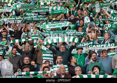 Lisbona, Portogallo. 20th Apr, 2023. Aprile 20, 2023. Lisbona, Portogallo. Tifosi sportivi durante la partita della 2nd tappa dei quarti di finale per la UEFA Europa League, Sporting vs Juventus Credit: Alexandre de Sousa/Alamy Live News Foto Stock