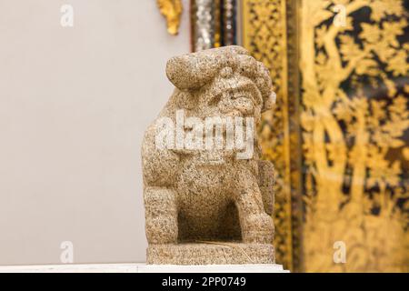 La pietra a forma di leone scolpita in stile cinese Foto Stock