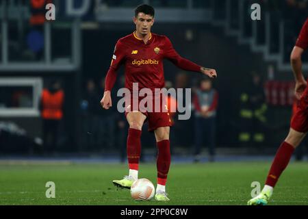 Roma, Italia, Italia. 20th Apr, 2023. Roger Ibanez (Roma) in azione durante la finale del quarto trimestre della UEFA Europa League tra AS Roma e Feyenoord Rotterdam allo Stadio Olimpico il 20 aprile 2023 a Roma. (Credit Image: © Giuseppe fama/Pacific Press via ZUMA Press Wire) SOLO PER USO EDITORIALE! Non per USO commerciale! Foto Stock