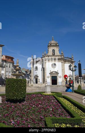 Barcelos, Portogallo - 15 marzo 2023: La Chiesa di Bom Jesus da Cruz, chiamata anche Igreja do Senhor da Cruz o Igreja das Cruzes, si trova nella par Foto Stock