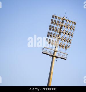 Lo stadio del cricket illumina i pali di Delhi, India, le luci dello stadio del cricket. Foto Stock