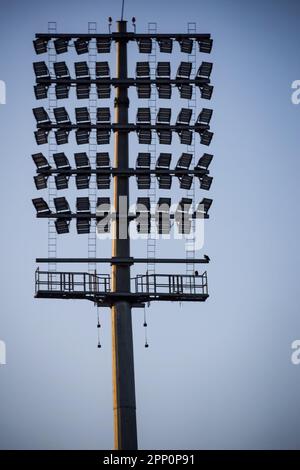 Lo stadio del cricket illumina i pali di Delhi, India, le luci dello stadio del cricket. Foto Stock