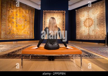 Londra Regno Unito. 21 aprile 2023. . Anteprima del mondo islamico e indiano, inclusi tappeti orientali e tappeti. La vendita ha luogo il 27 aprile a Christie's London . Credit: amer Ghazzal/Alamy Live News Foto Stock