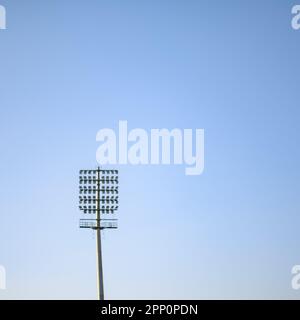 Lo stadio del cricket illumina i pali di Delhi, India, le luci dello stadio del cricket. Foto Stock