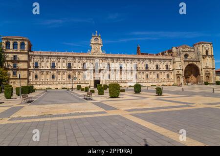 Leon, Spagna - 16 agosto 2022: Il Convento di San Marcos a Leon, Spagna Foto Stock