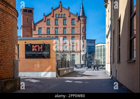 Tuppens mulino tessile nel vecchio paesaggio industriale in una soleggiata giornata di primavera a Norrkoping. Norrkoping è una storica città industriale della Svezia. Foto Stock