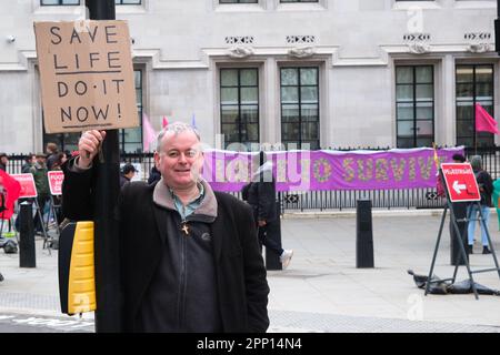 Westminster, Londra, Regno Unito. 21st aprile 2023. La ribellione di estinzione che organizza la protesta climatica 'Big One' a Westminster. Credit: Matthew Chattle/Alamy Live News Foto Stock