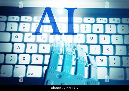 Mano del robot con il computer come sfondo , concetto di intelligenza artificiale. Foto Stock