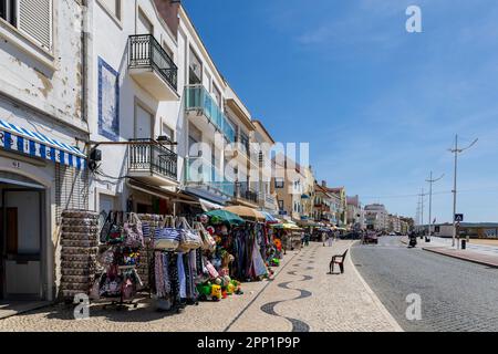 Negozi di souvenir a Nazaré, regione di Oeste, distretto di Leira, Portogallo, Europa Foto Stock