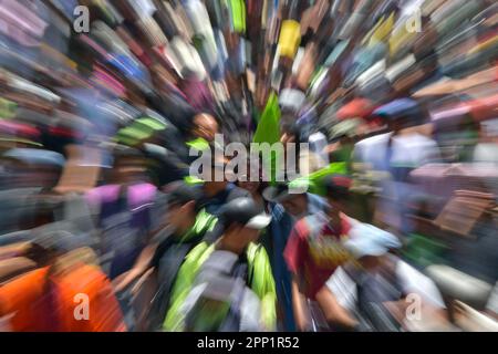 Toluca, Messico. 20th Apr, 2023. 20 aprile 2023 Toluca, Messico : migliaia di giovani e adulti sono scesi per le strade della città dove hanno partecipato alla camminata sulla cannabis del 5th in commemorazione della Giornata Mondiale della Cannabis, chiedendo la sua legalizzazione come pianta per scopi ricreativi. Il 20 aprile 2023 a Toluca, Messico. (Foto di Arturo Hernández/Eyepix Group/Sipa USA) Credit: Sipa USA/Alamy Live News Foto Stock