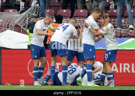 Ginevra, Svizzera. 21st Apr, 2023. GINEVRA, SVIZZERA - 21 APRILE: Simun Hrgovic di Hajduk Split festeggia un gol con i suoi compagni di squadra durante la partita di semifinale della UEFA Youth League 2022/23 tra HNK Hajduk Split e AC Milan allo Stade de Geneve del 21 aprile 2023 a Ginevra, Svizzera. Foto: Luka Stanzl/PIXSELL Credit: Pixsell/Alamy Live News Foto Stock