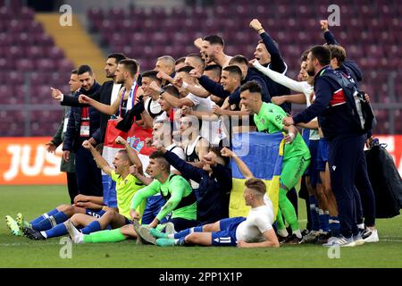 Ginevra, Svizzera. 21st Apr, 2023. GINEVRA, SVIZZERA - 21 APRILE: Il giocatore Hajduk Split festeggia dopo la partita di semifinale della UEFA Youth League 2022/23 tra HNK Hajduk Split e l'AC Milan allo Stade de Geneve del 21 aprile 2023 a Ginevra, Svizzera. Foto: Luka Stanzl/PIXSELL Credit: Pixsell/Alamy Live News Foto Stock