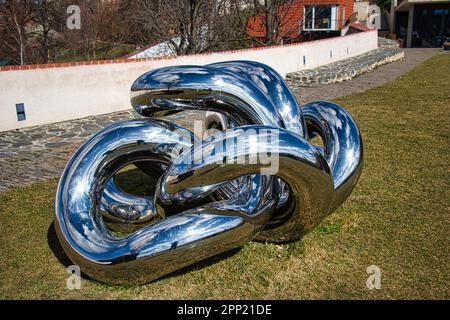 Sculture all'aperto di Lukas Rais al Bastion Garden chiamato Light Matter Shape and You. Foto Stock