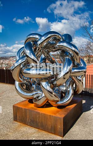 Sculture all'aperto di Lukas Rais al Bastion Garden chiamato Light Matter Shape and You. Foto Stock